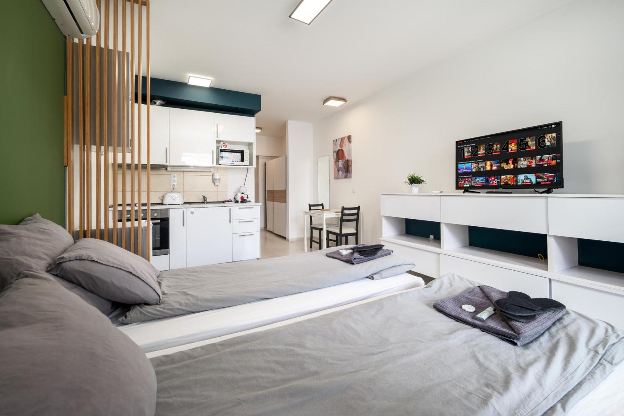 Atrium Residence Deluxe Suite-Free Parking Garage Same Building Budapest Extérieur photo