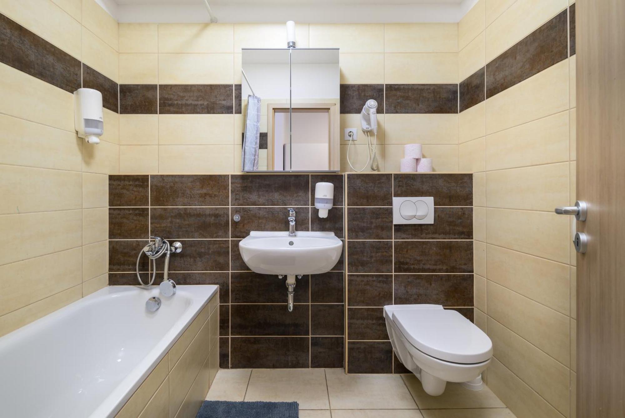 Atrium Residence Deluxe Suite-Free Parking Garage Same Building Budapest Extérieur photo